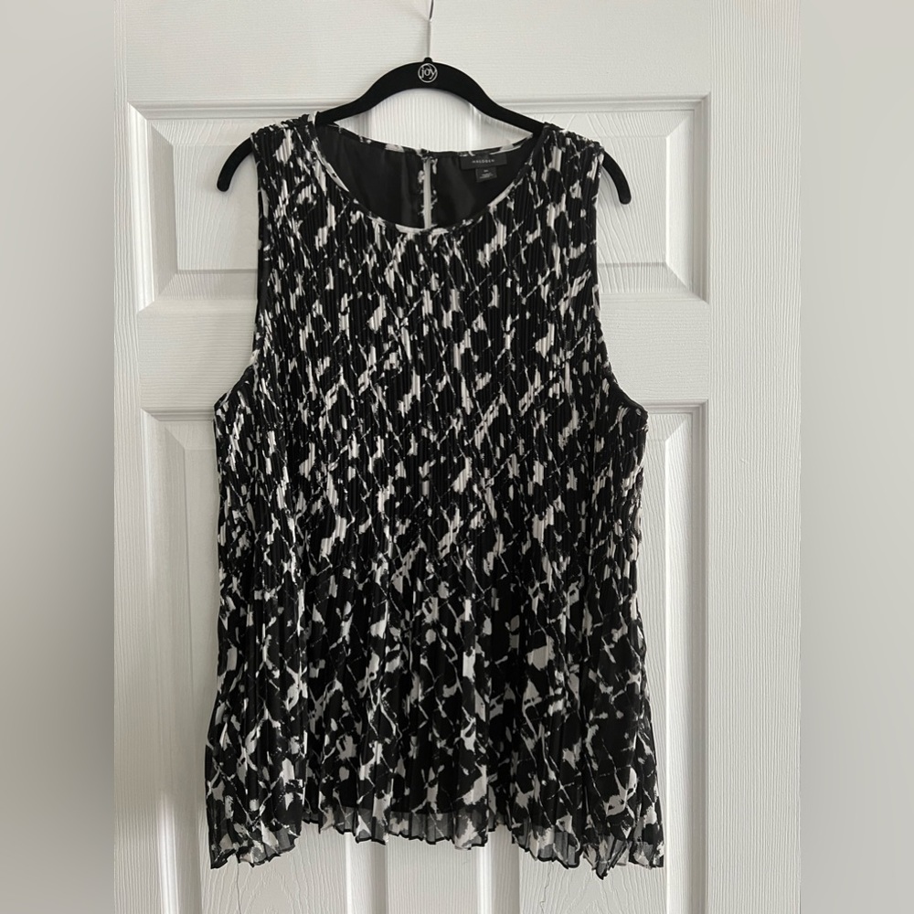 Halogen black & white pattern chiffon tank size 2x